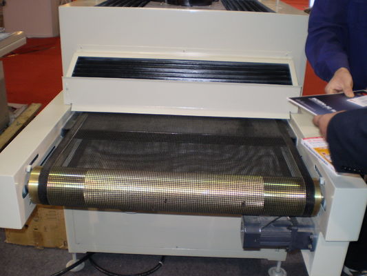 Máquina ULTRAVIOLETA de la curación del  del transportador de Mesh Belt For de la tinta ULTRAVIOLETA ULTRAVIOLETA negra del pegamento