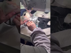 Computarizado debe fijar almohadillas a los orificios de los brazos y recortar el borde de la máquina de coser